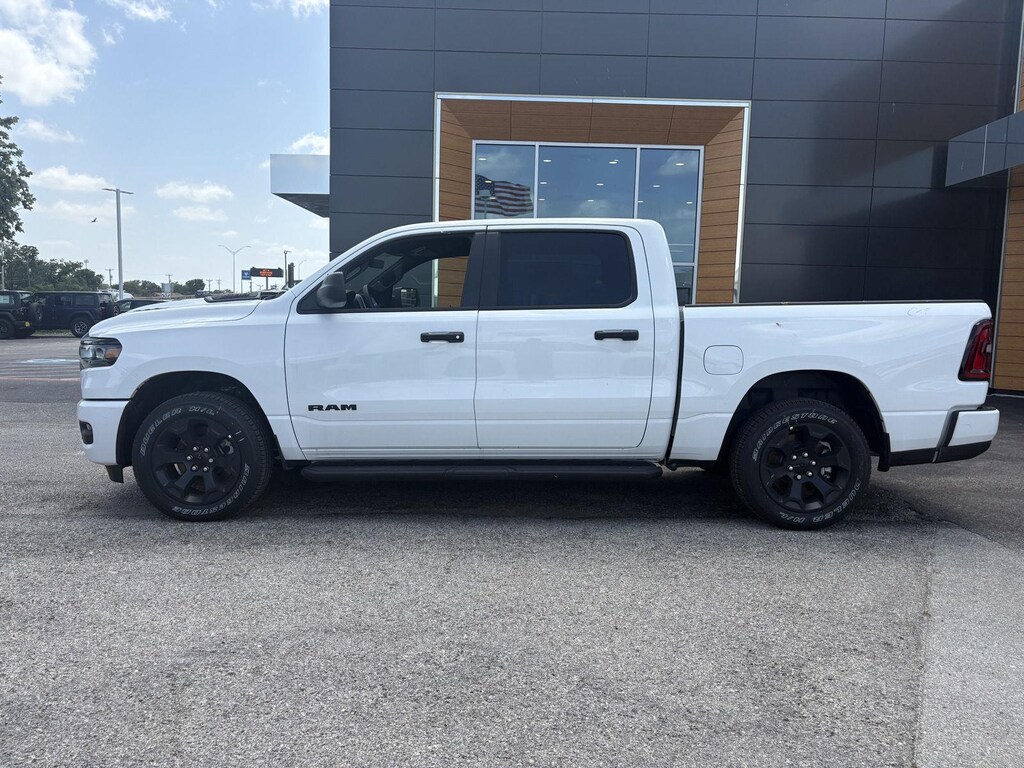 New 2026 Ram 1500 EXPRESS CREW CAB 4X4 5'7 BOX Pickup
