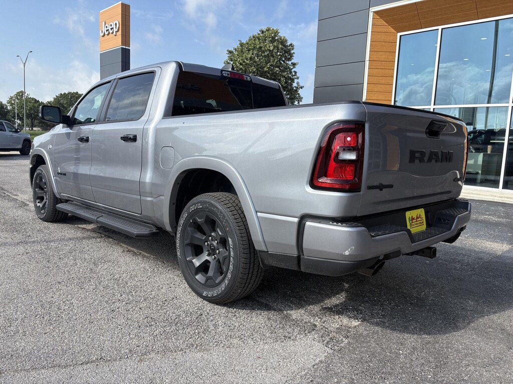 New 2026 Ram 1500 LONE STAR CREW CAB 4X4 5'7 BOX Pickup