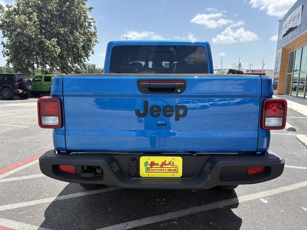 New 2025 Jeep Gladiator SPORT S 4X4 Pickup