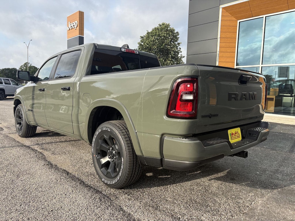 New 2026 Ram 1500 LONE STAR CREW CAB 4X2 5'7 BOX Pickup