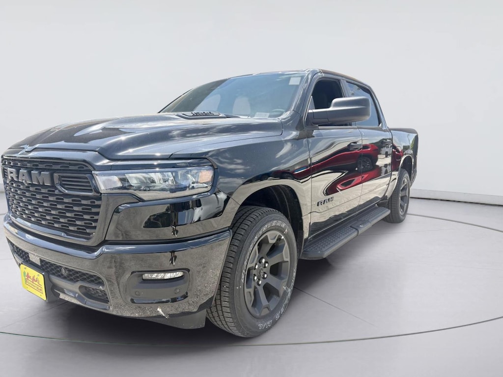New 2026 Ram 1500 EXPRESS CREW CAB 4X4 5'7 BOX Pickup