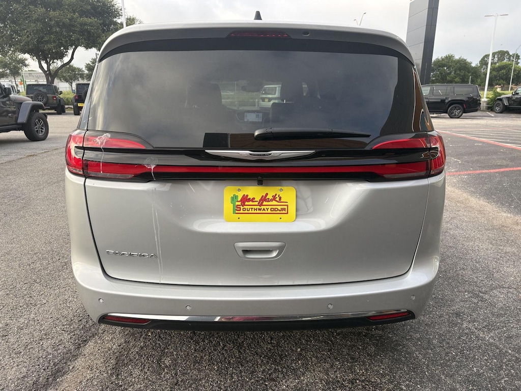 New 2026 Chrysler Pacifica SELECT Passenger Van