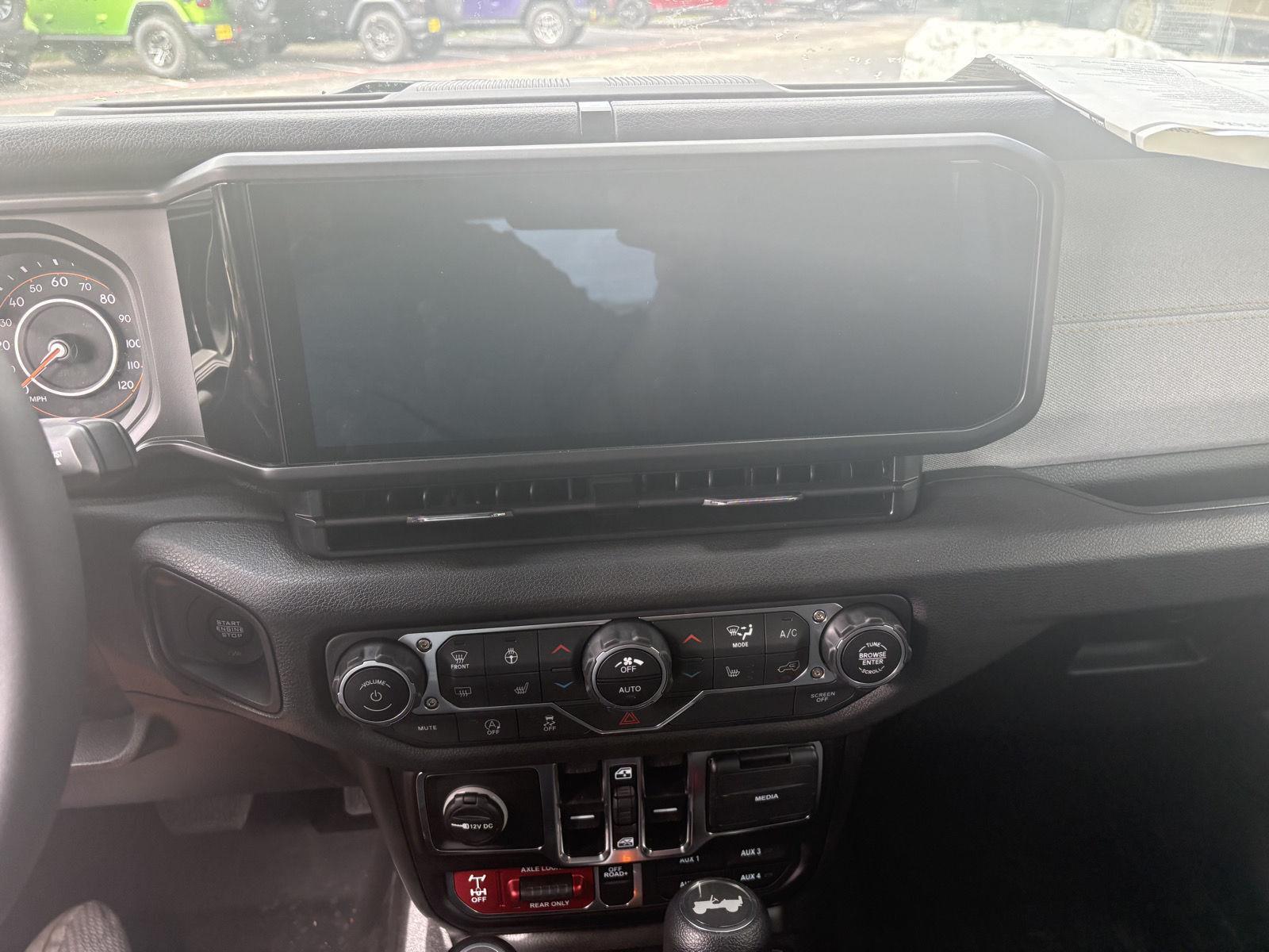 2025 Jeep Wrangler 4-Door Willys - Photo 12