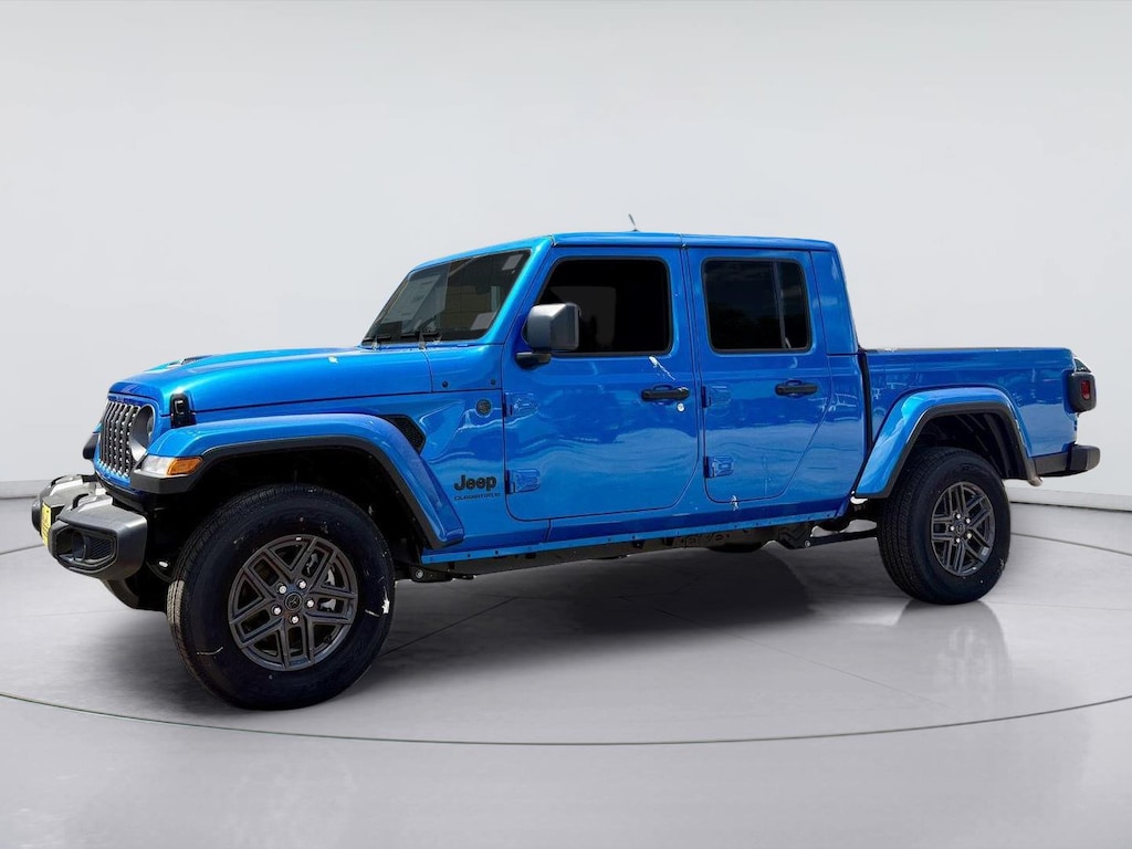 New 2025 Jeep Gladiator SPORT S 4X4 Pickup