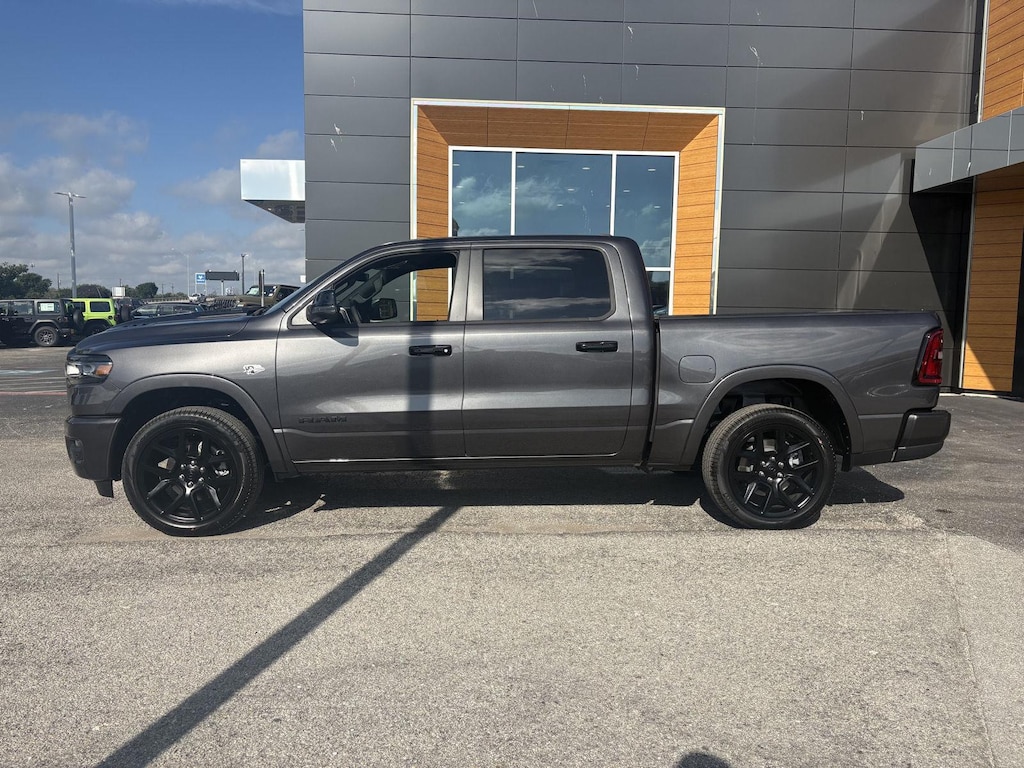 New 2026 Ram 1500 LARAMIE CREW CAB 4X4 5'7 BOX Pickup