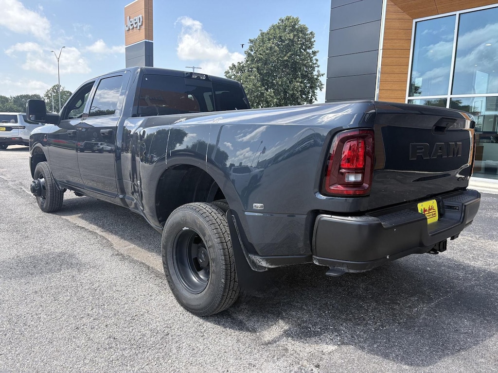 New 2026 Ram 3500 TRADESMAN CREW CAB 4X4 8' BOX Pickup