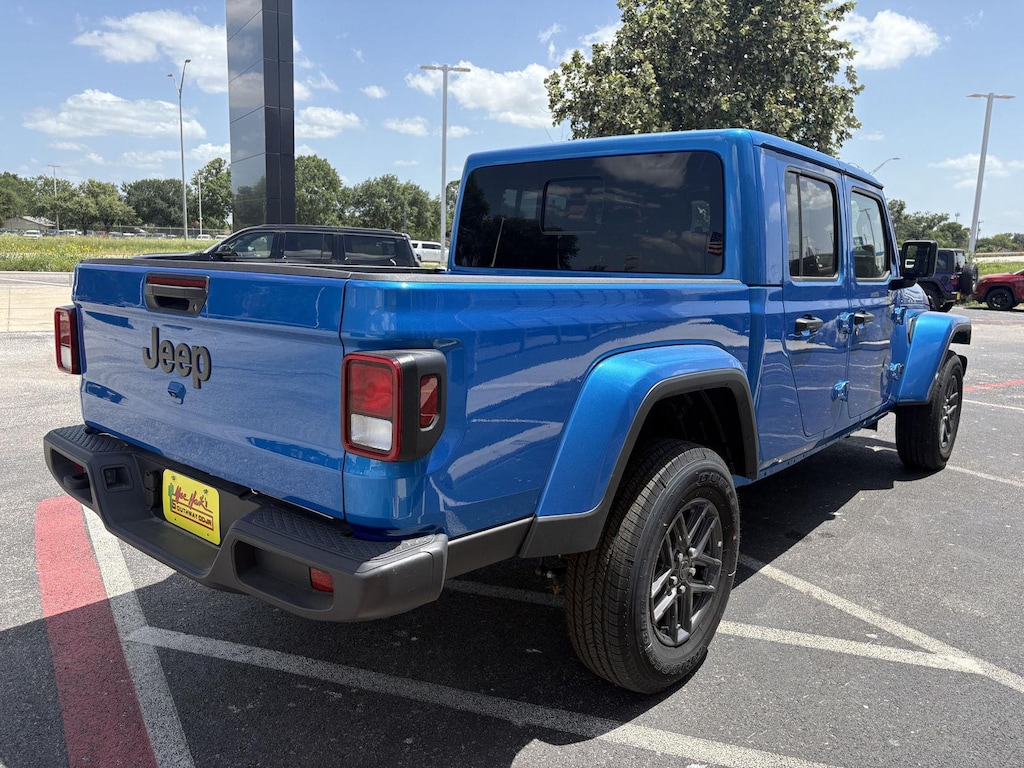 New 2025 Jeep Gladiator SPORT S 4X4 Pickup