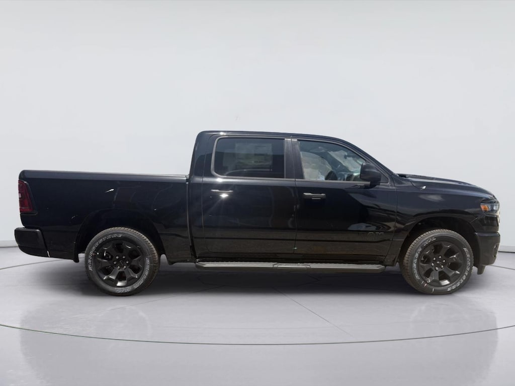 New 2026 Ram 1500 EXPRESS CREW CAB 4X4 5'7 BOX Pickup