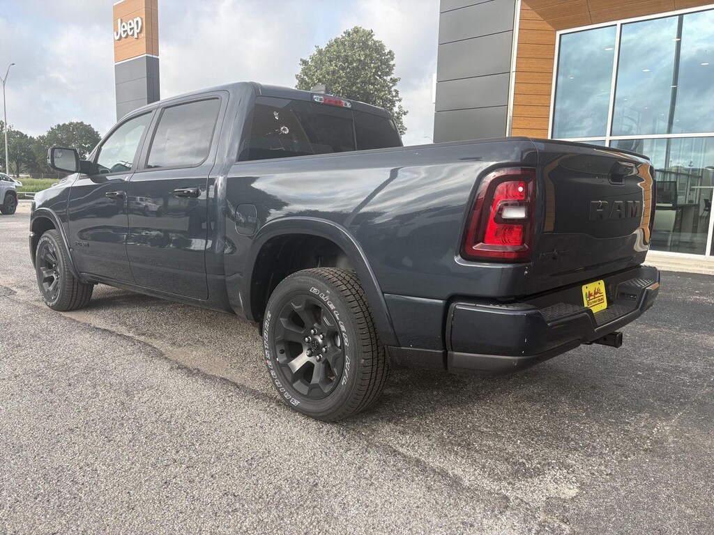 New 2026 Ram 1500 LONE STAR CREW CAB 4X2 5'7 BOX Pickup