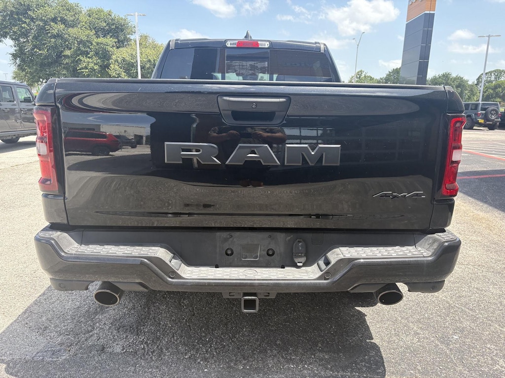New 2026 Ram 1500 EXPRESS CREW CAB 4X4 5'7 BOX Pickup