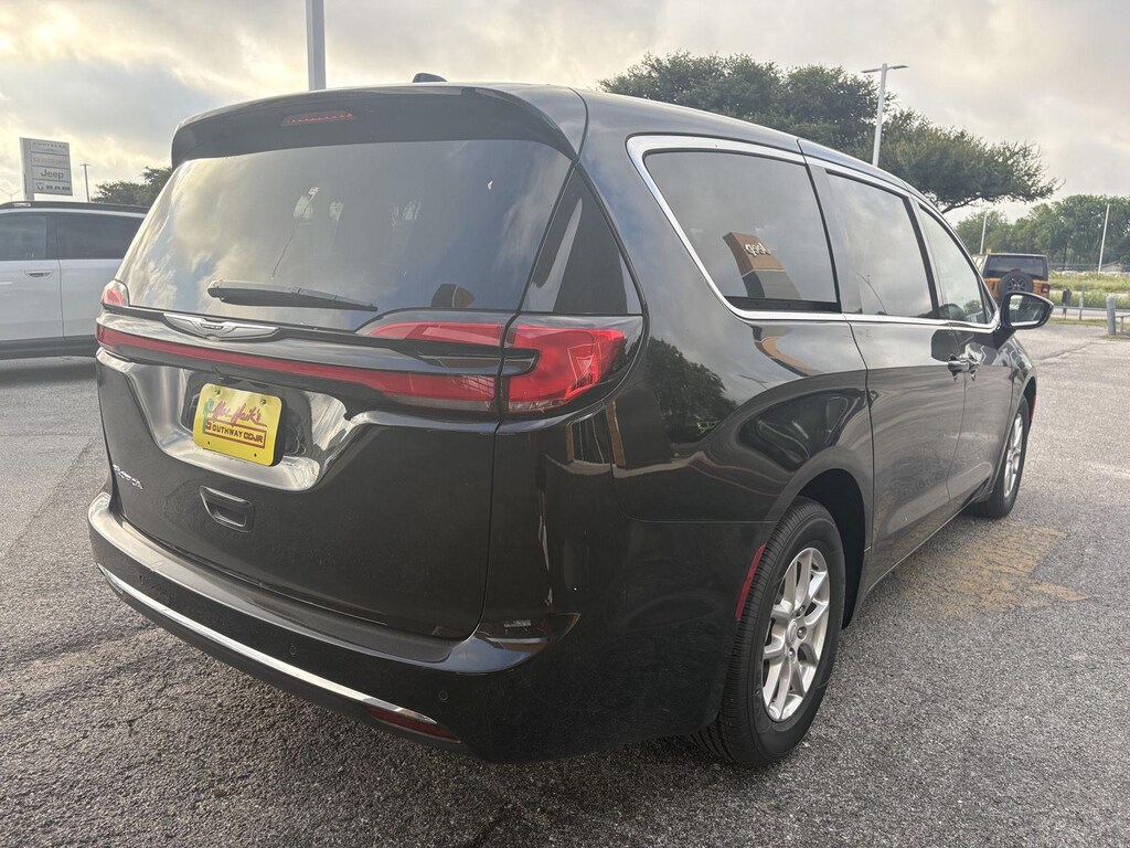 New 2026 Chrysler Pacifica SELECT Passenger Van