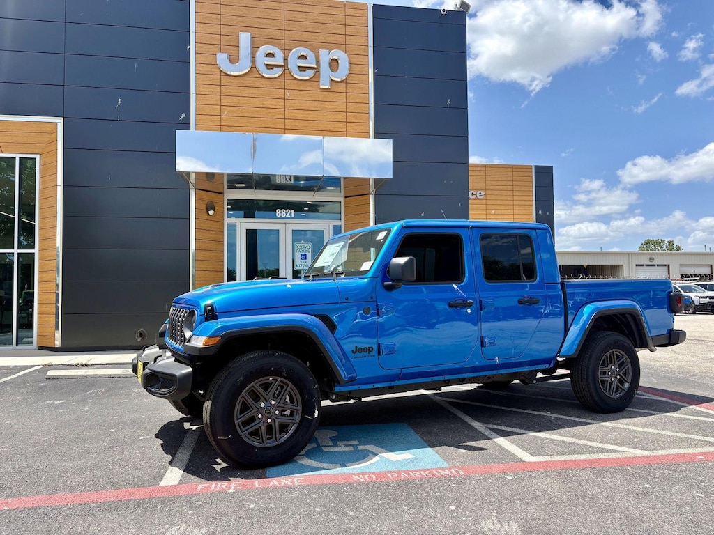 New 2025 Jeep Gladiator SPORT S 4X4 Pickup