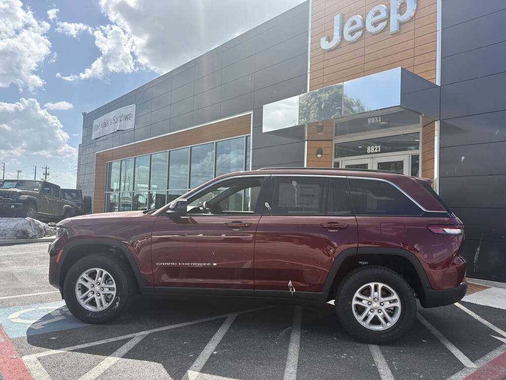 New 2025 Jeep Grand Cherokee LAREDO 4X2 Sport Utility