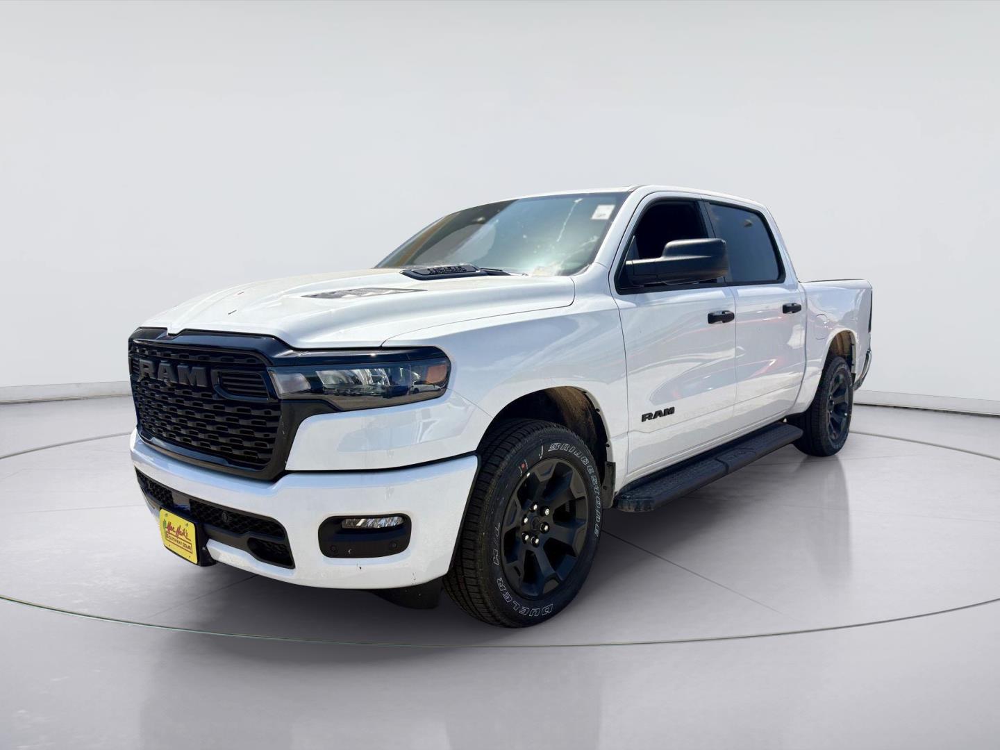 New 2026 Ram 1500 EXPRESS CREW CAB 4X4 5'7 BOX