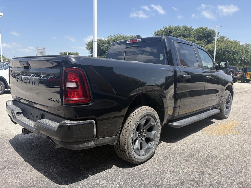 New 2026 Ram 1500 EXPRESS CREW CAB 4X4 5'7 BOX Pickup