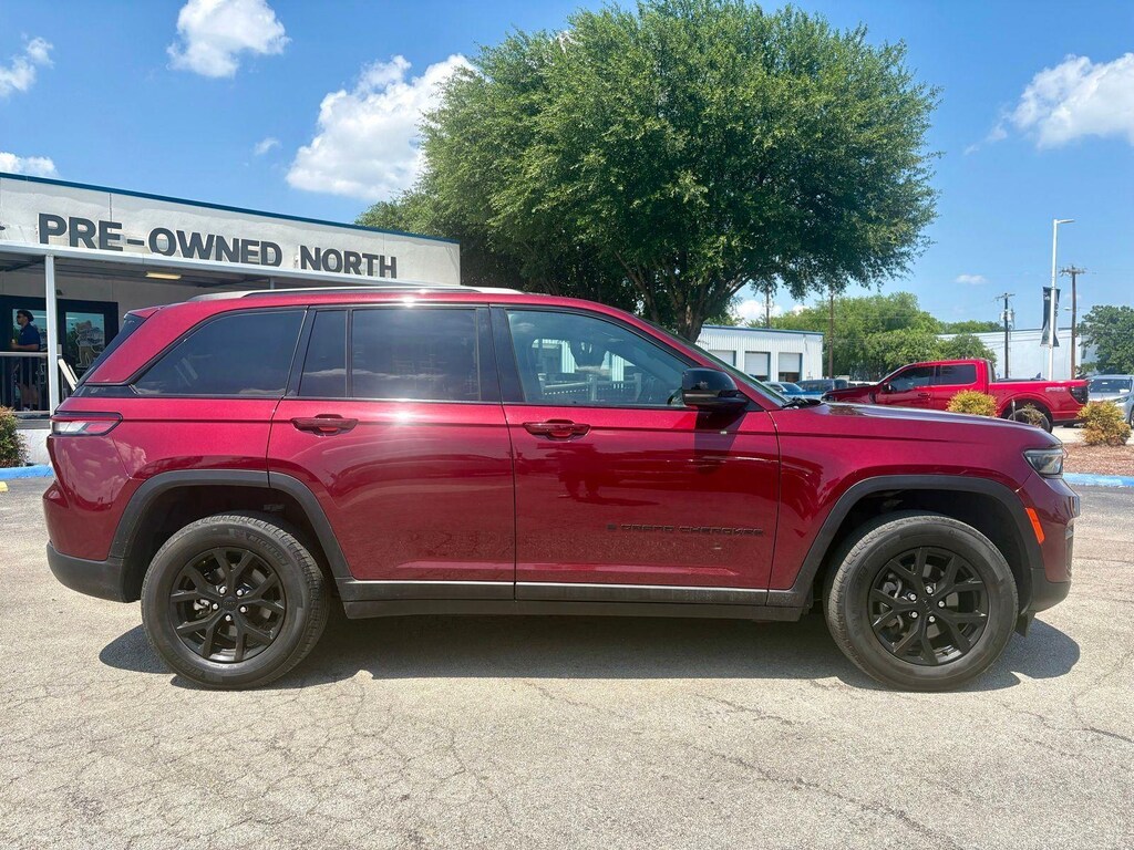 Used 2024 Jeep Grand Cherokee Altitude SUV