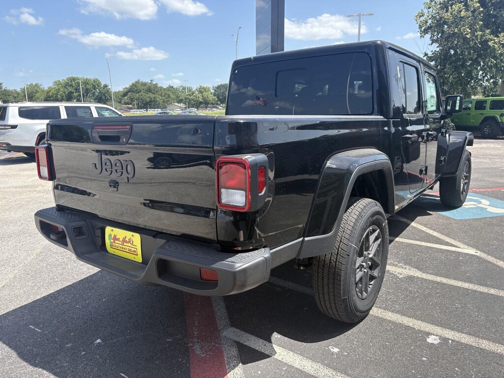 New 2025 Jeep Gladiator SPORT S 4X4 Pickup