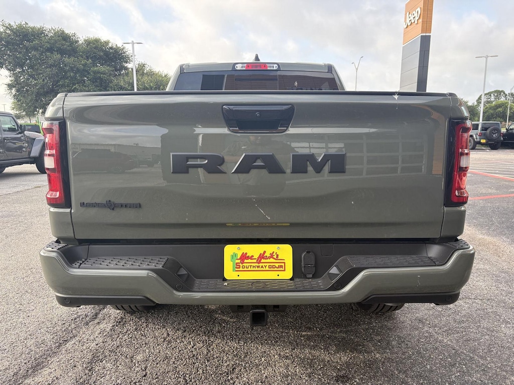New 2026 Ram 1500 LONE STAR CREW CAB 4X2 5'7 BOX Pickup