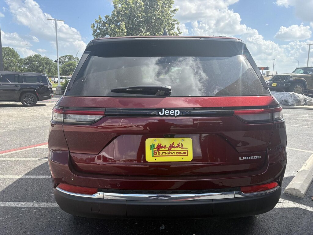 New 2025 Jeep Grand Cherokee LAREDO 4X2 Sport Utility