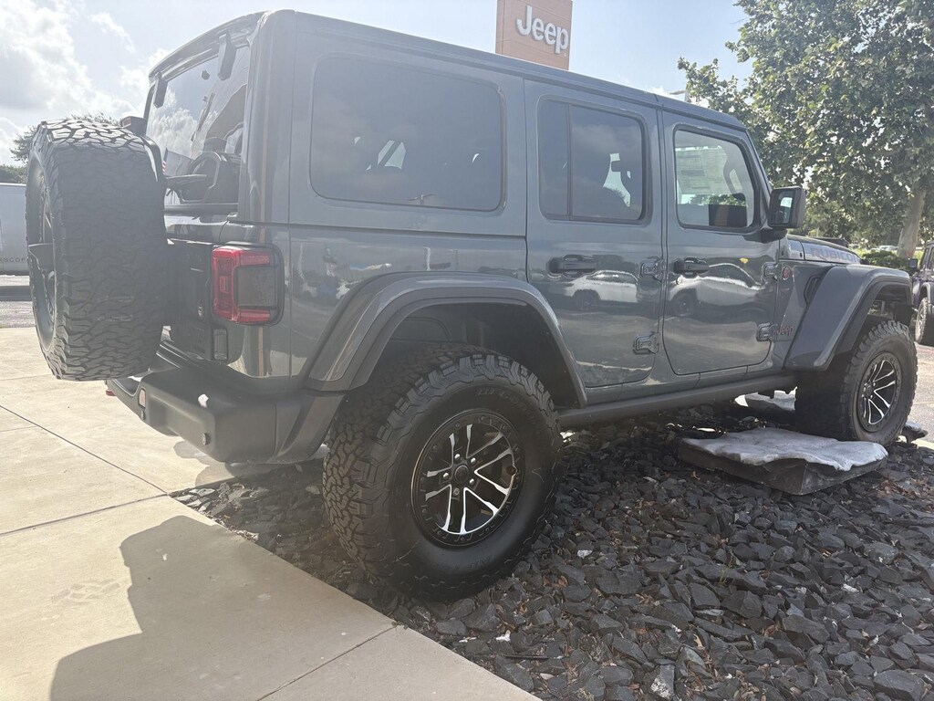 New 2026 Jeep Wrangler 4-DOOR RUBICON X Sport Utility