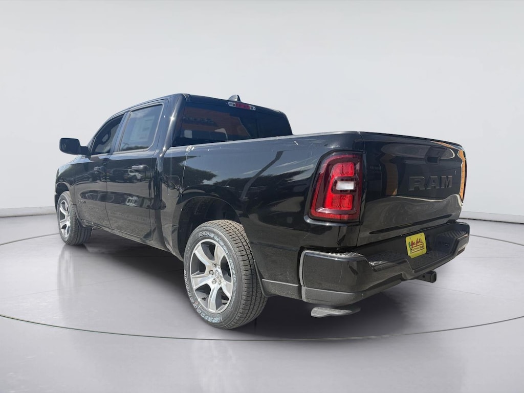 New 2026 Ram 1500 EXPRESS CREW CAB 4X2 5'7 BOX Pickup