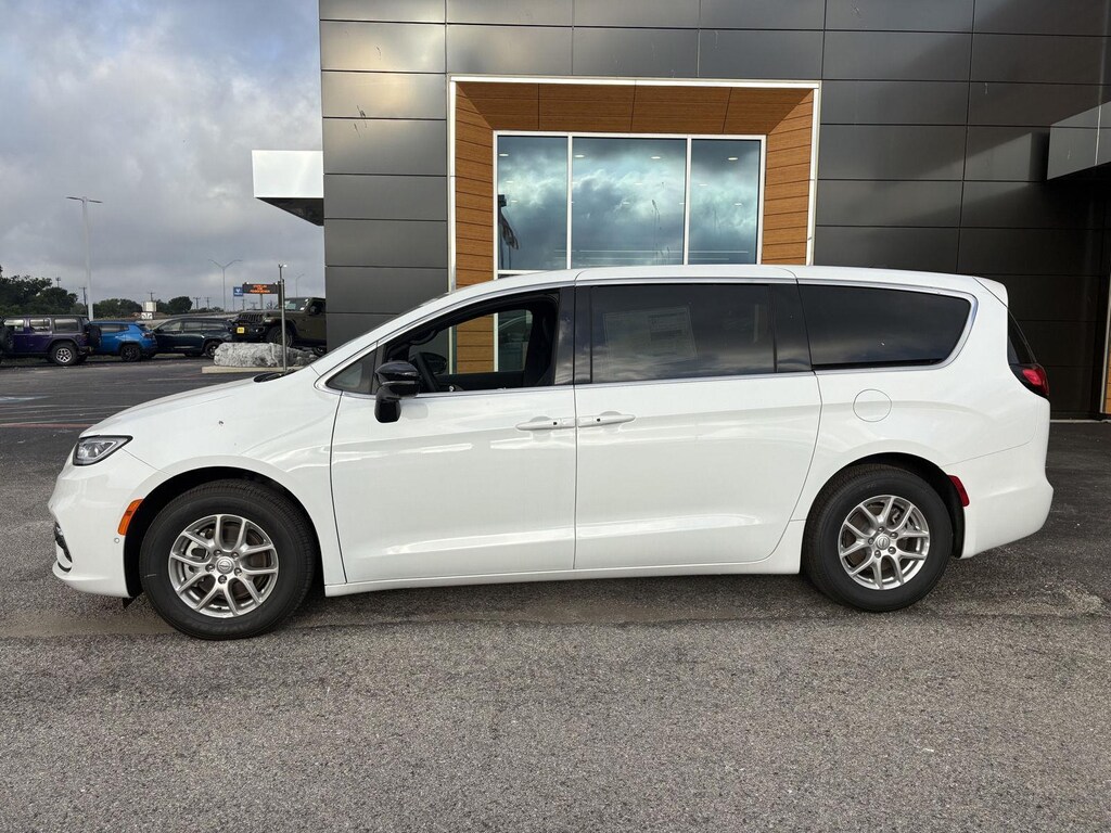 New 2026 Chrysler Pacifica SELECT Passenger Van