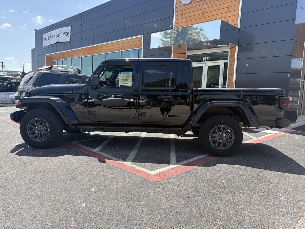New 2025 Jeep Gladiator SPORT S 4X4 Pickup