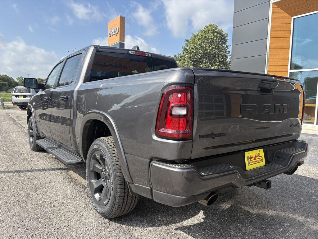 New 2026 Ram 1500 LONE STAR CREW CAB 4X4 5'7 BOX Pickup