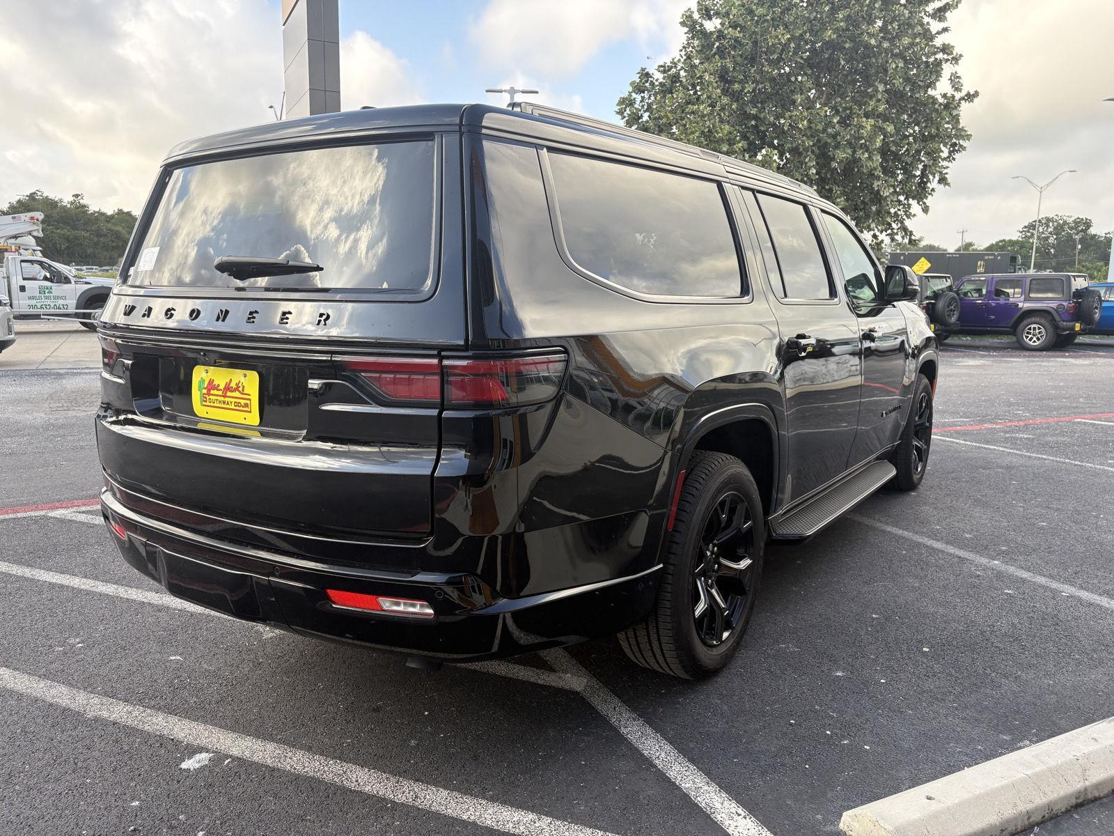 2025 Jeep Wagoneer L Series II - Photo 5