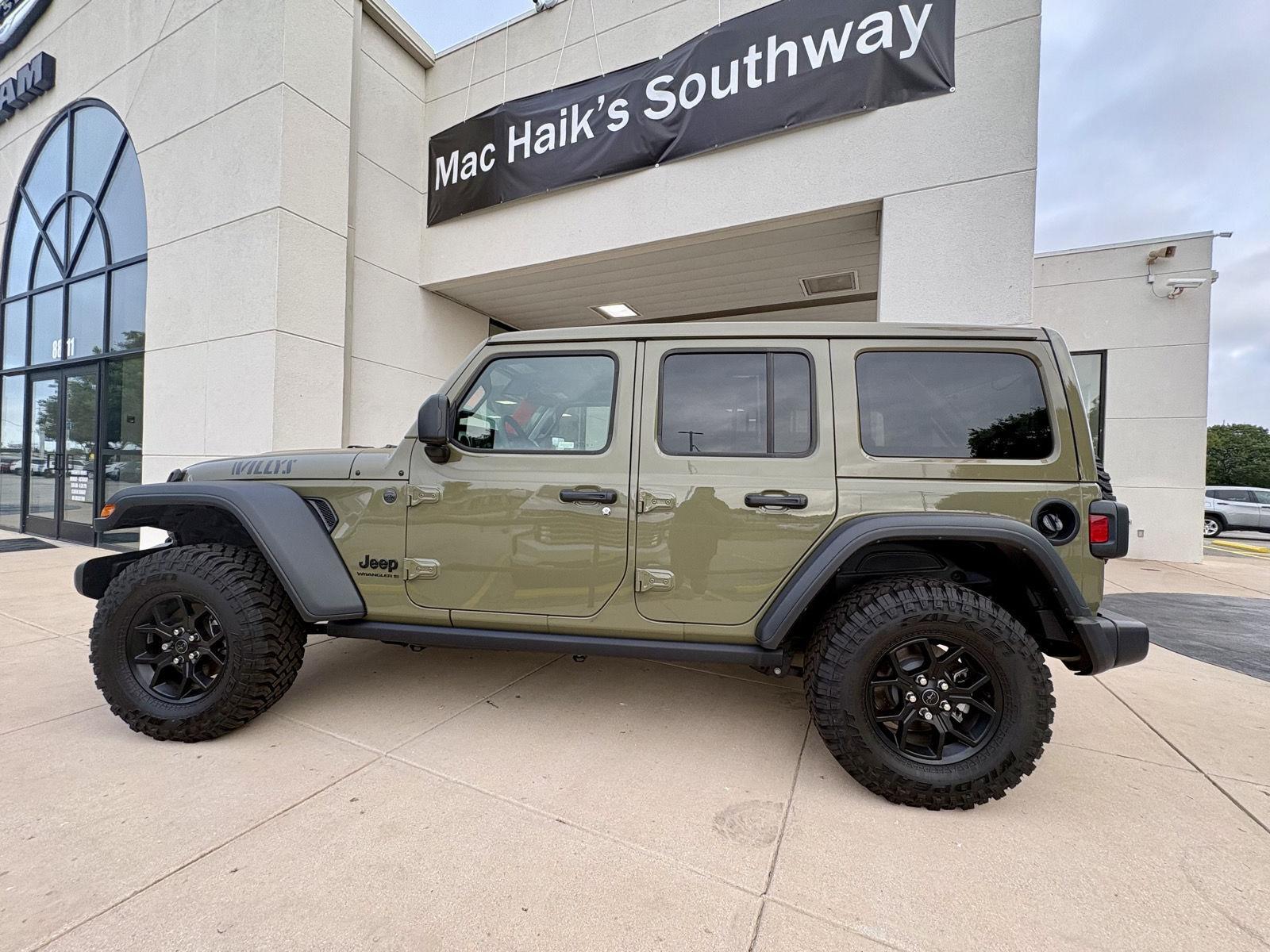 2025 Jeep Wrangler 4-Door Willys - Photo 2