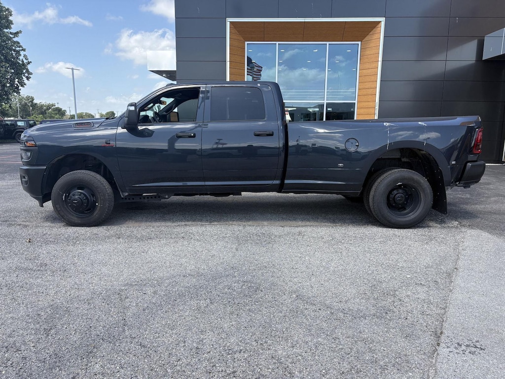 New 2026 Ram 3500 TRADESMAN CREW CAB 4X4 8' BOX Pickup