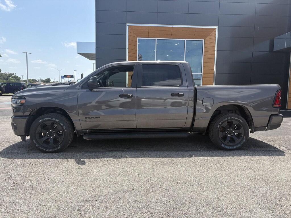 New 2026 Ram 1500 EXPRESS CREW CAB 4X4 5'7 BOX Pickup