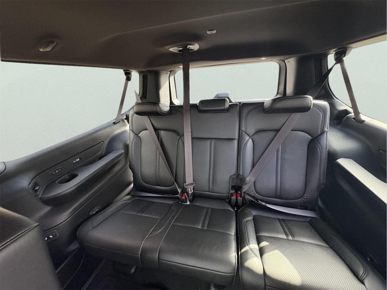 2025 Jeep Wagoneer L Series II - Photo 10