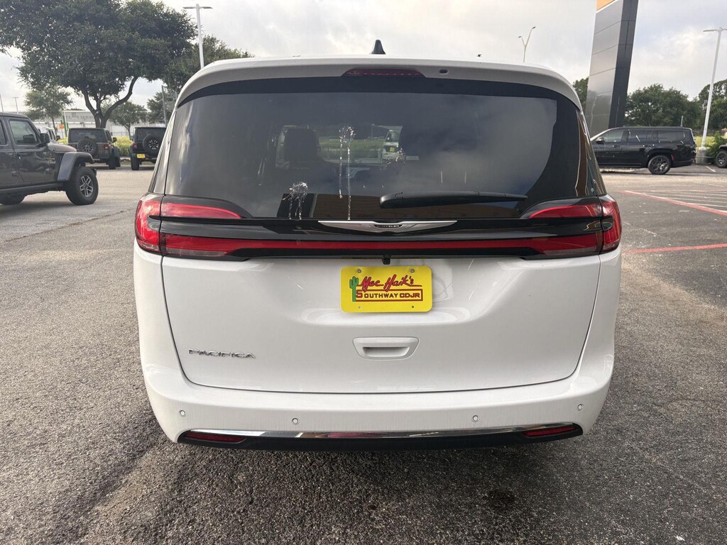 New 2026 Chrysler Pacifica SELECT Passenger Van