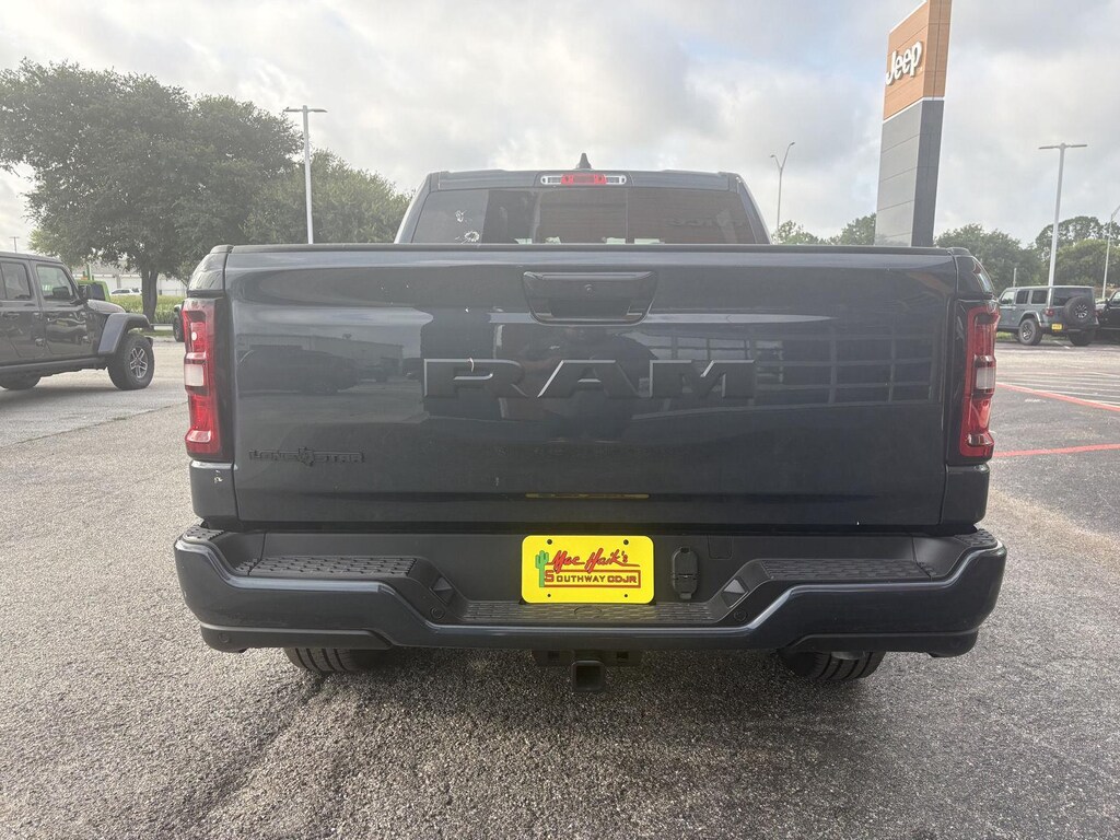 New 2026 Ram 1500 LONE STAR CREW CAB 4X2 5'7 BOX Pickup