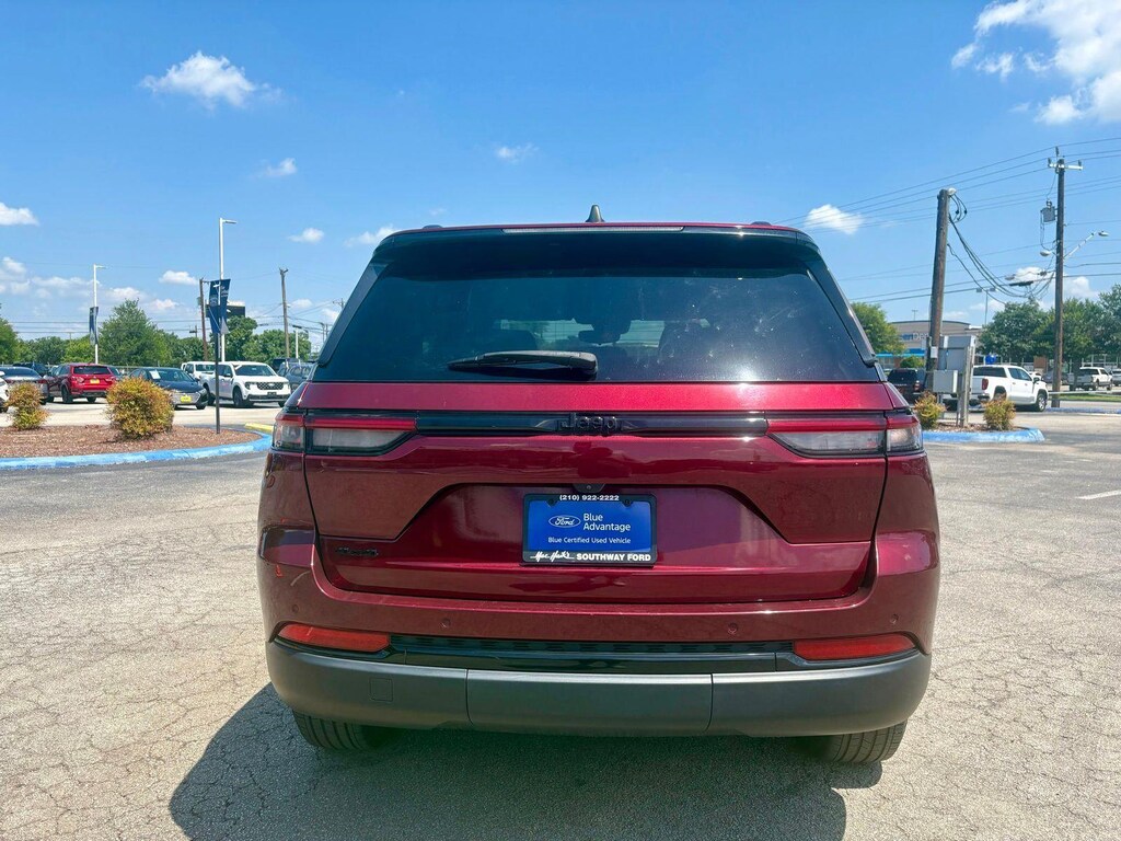 Used 2024 Jeep Grand Cherokee Altitude SUV