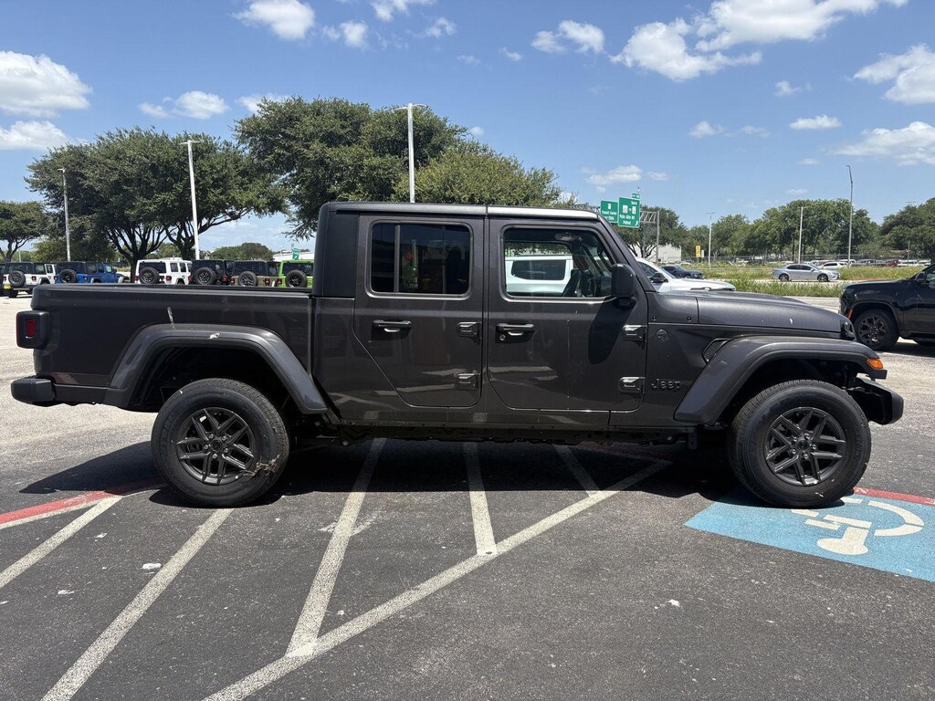 New 2025 Jeep Gladiator SPORT S 4X4 Pickup