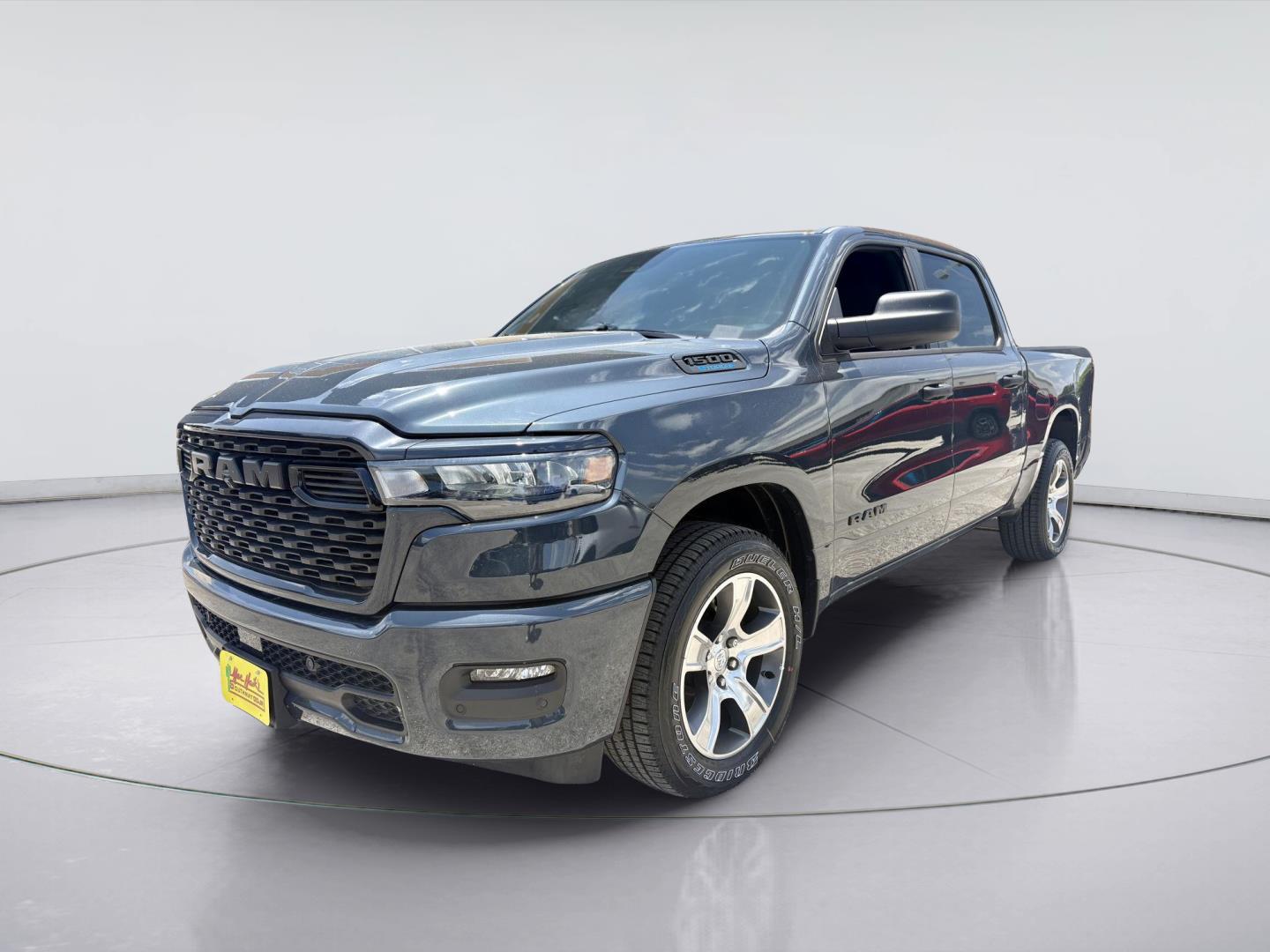 New 2026 Ram 1500 EXPRESS CREW CAB 4X2 5'7 BOX