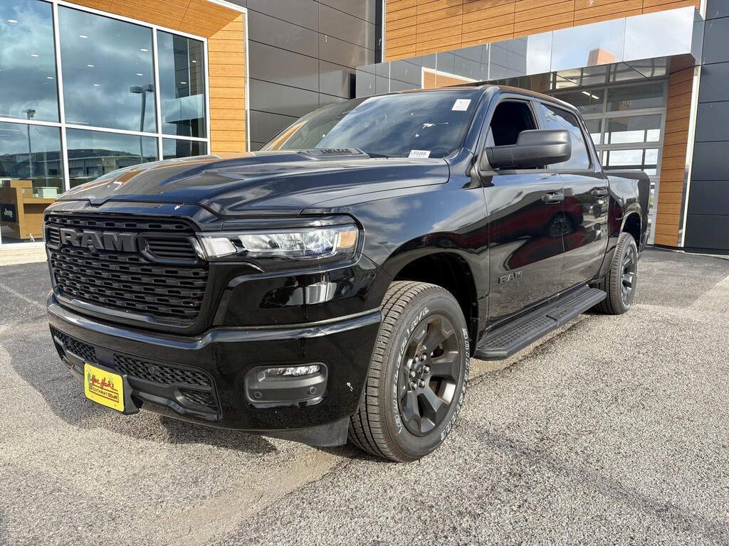 New 2026 Ram 1500 EXPRESS CREW CAB 4X4 5'7 BOX Pickup