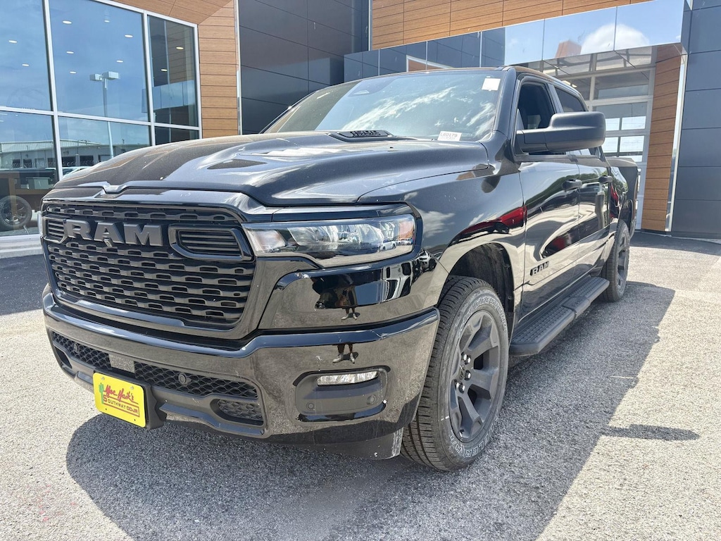 New 2026 Ram 1500 EXPRESS CREW CAB 4X4 5'7 BOX Pickup