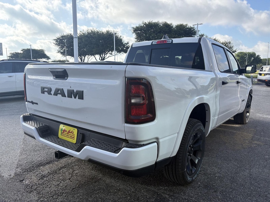 New 2026 Ram 1500 LONE STAR CREW CAB 4X2 5'7 BOX Pickup