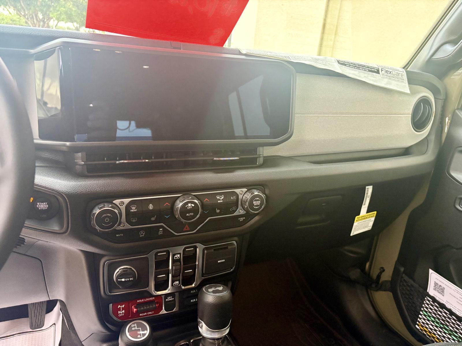 2025 Jeep Wrangler 4-Door Willys - Photo 12
