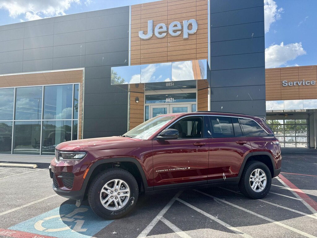 New 2025 Jeep Grand Cherokee LAREDO 4X2 Sport Utility
