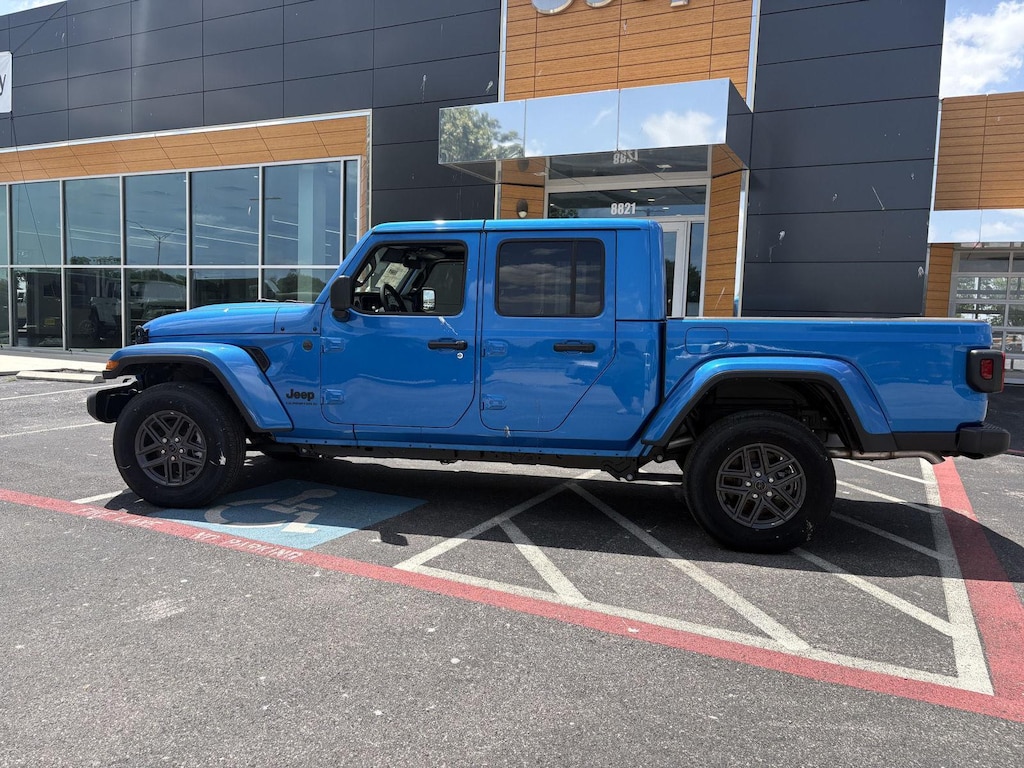 New 2025 Jeep Gladiator SPORT S 4X4 Pickup