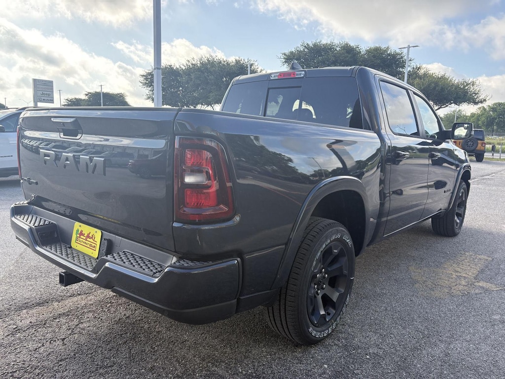New 2026 Ram 1500 LONE STAR CREW CAB 4X2 5'7 BOX Pickup