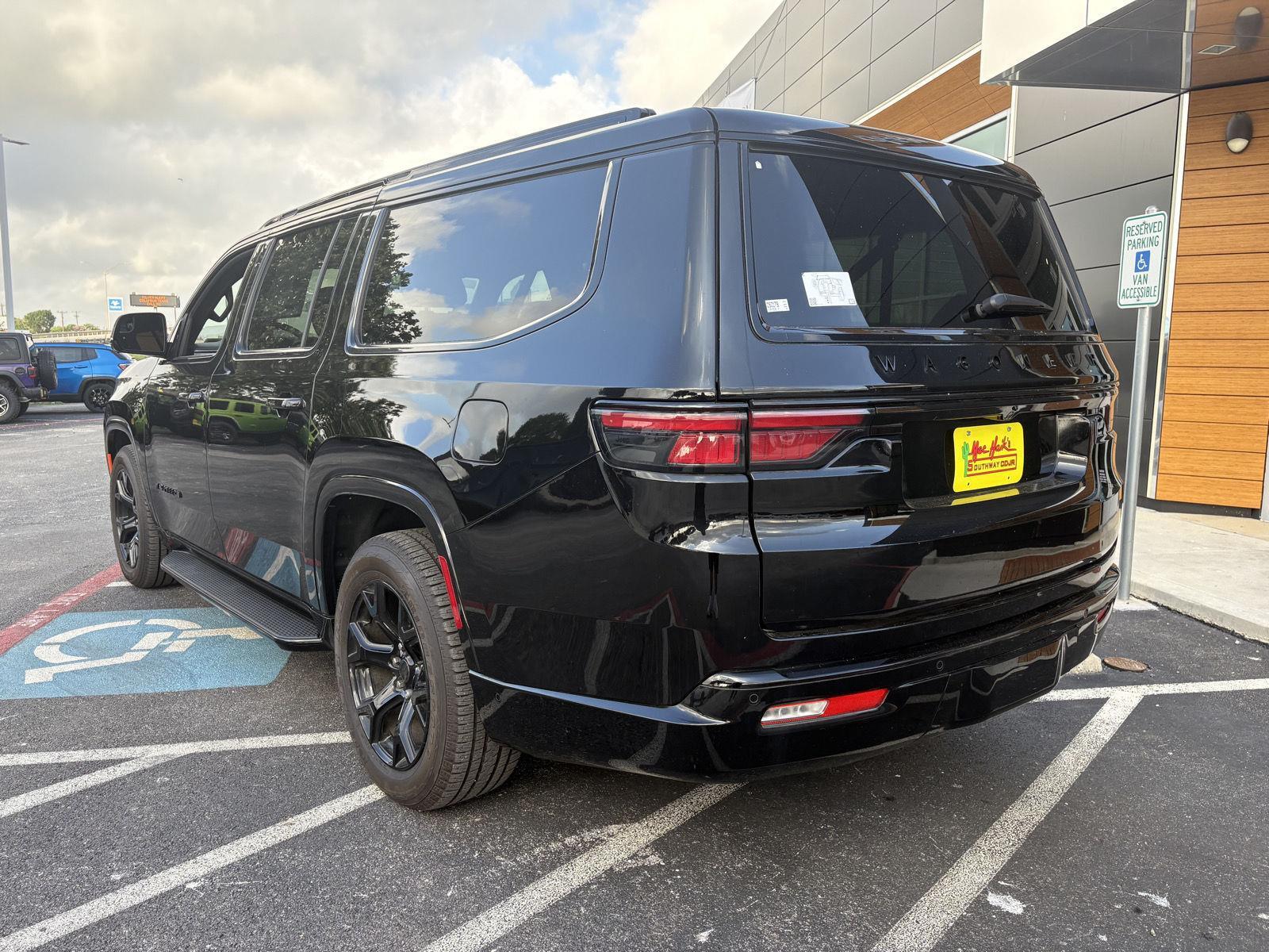 2025 Jeep Wagoneer L Series II - Photo 3