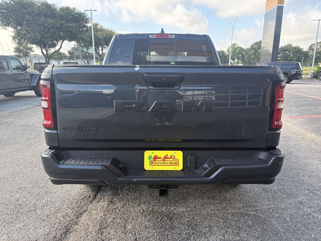 New 2026 Ram 1500 LONE STAR CREW CAB 4X2 5'7 BOX Pickup