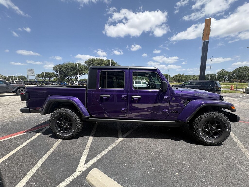 New 2026 Jeep Gladiator WILLYS 4X4 Pickup