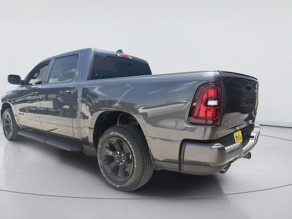 New 2026 Ram 1500 EXPRESS CREW CAB 4X4 5'7 BOX Pickup