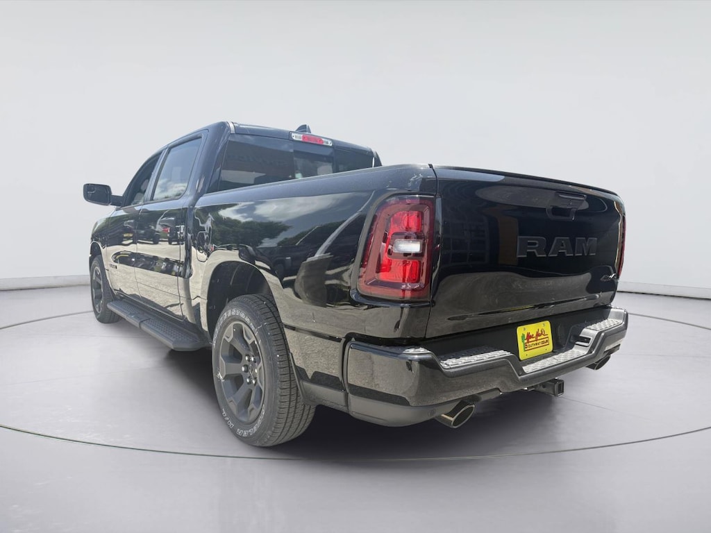 New 2026 Ram 1500 EXPRESS CREW CAB 4X4 5'7 BOX Pickup
